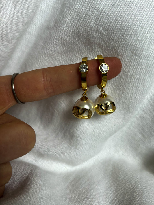 Vali  Pearl Studs